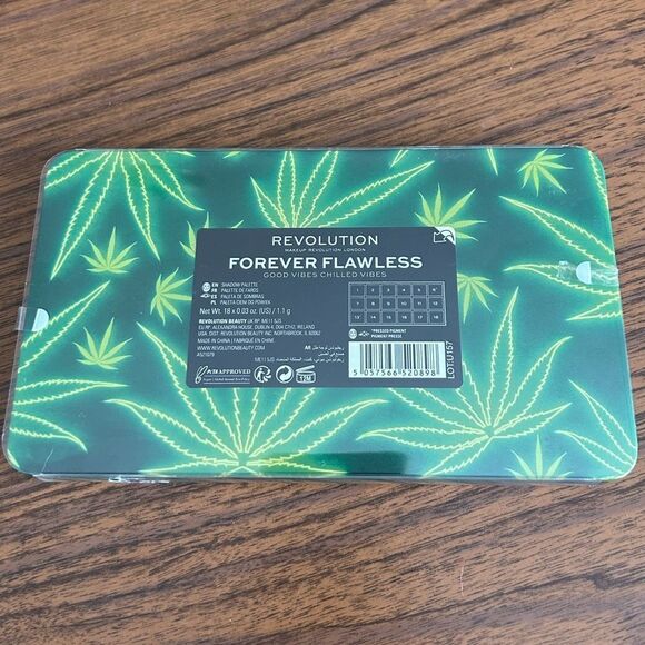 REVOLUTION EYESHADOW PALETTE - Picture 3 of 4